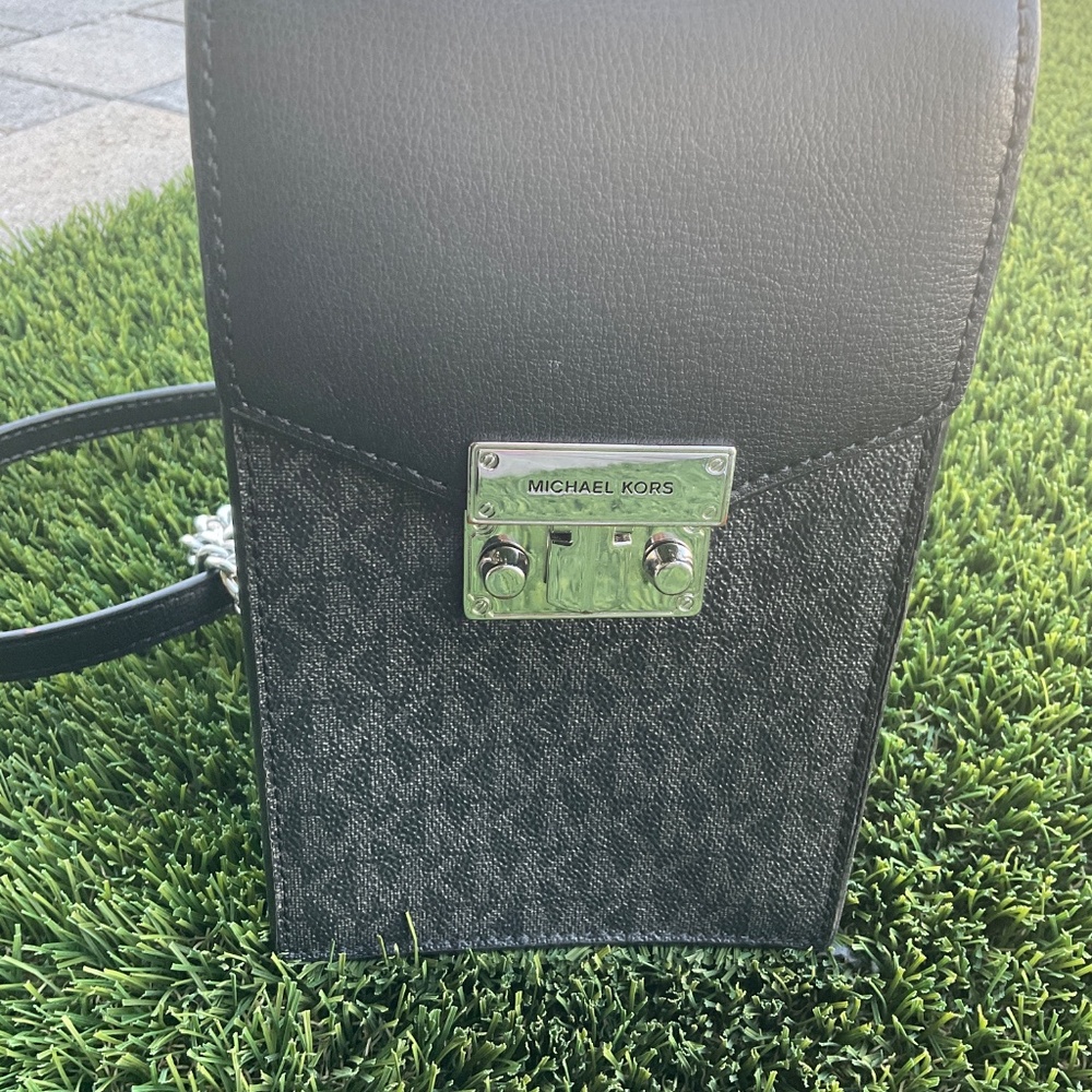 Michael Kors MK LOGO Crossbody Purse - Black - Picture 4 of 6